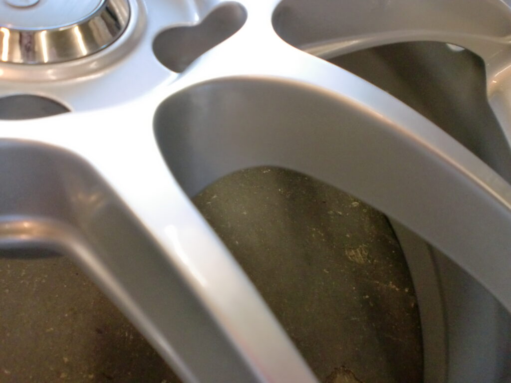 八王子市　シルバー塗装ホイール傷修理