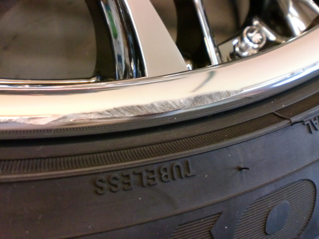 あきる野市　アルマイトリムホイール傷修理