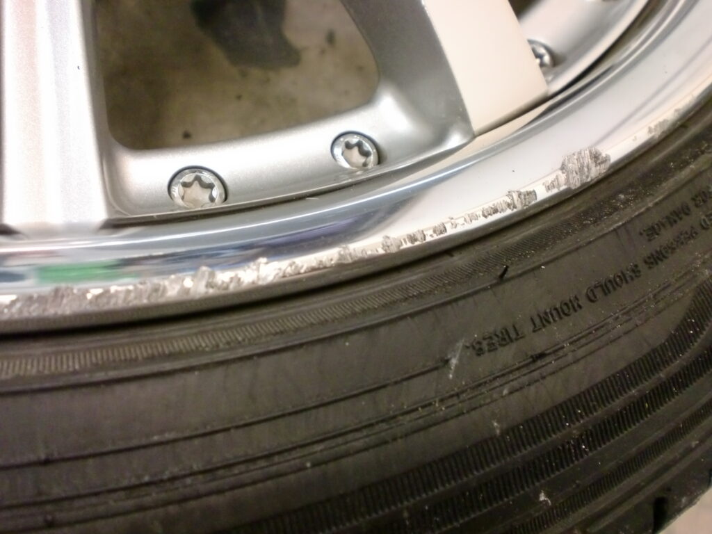 福生市　アルマイトリムホイール傷修理