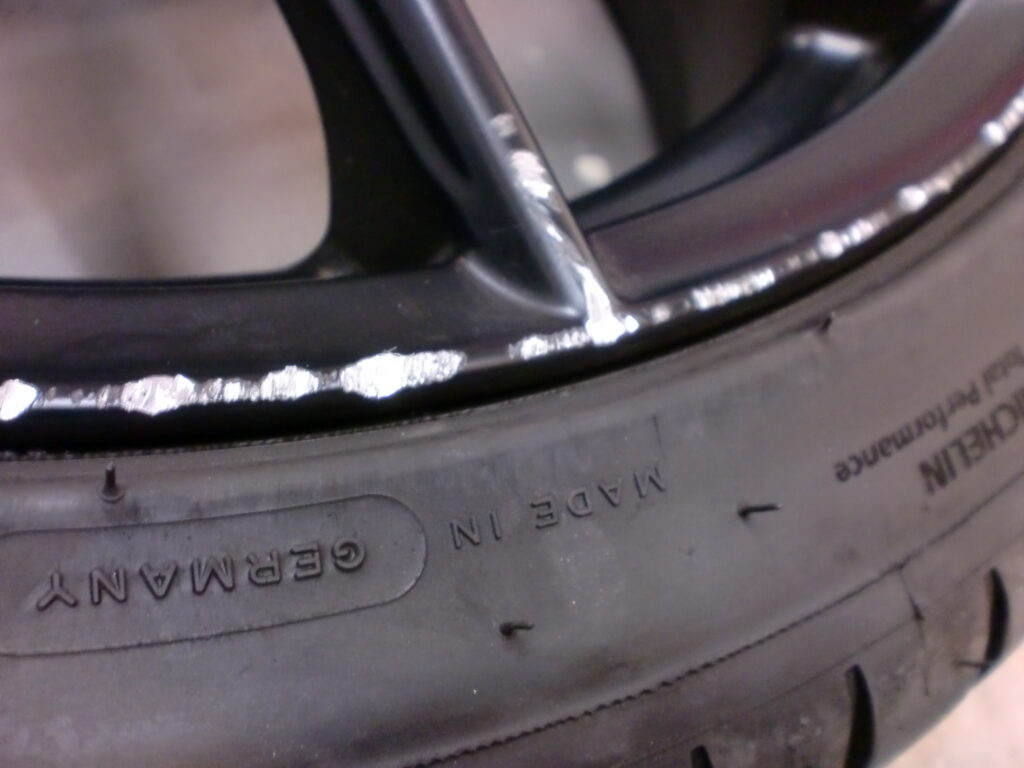 練馬区　マットブラックホイール傷修理