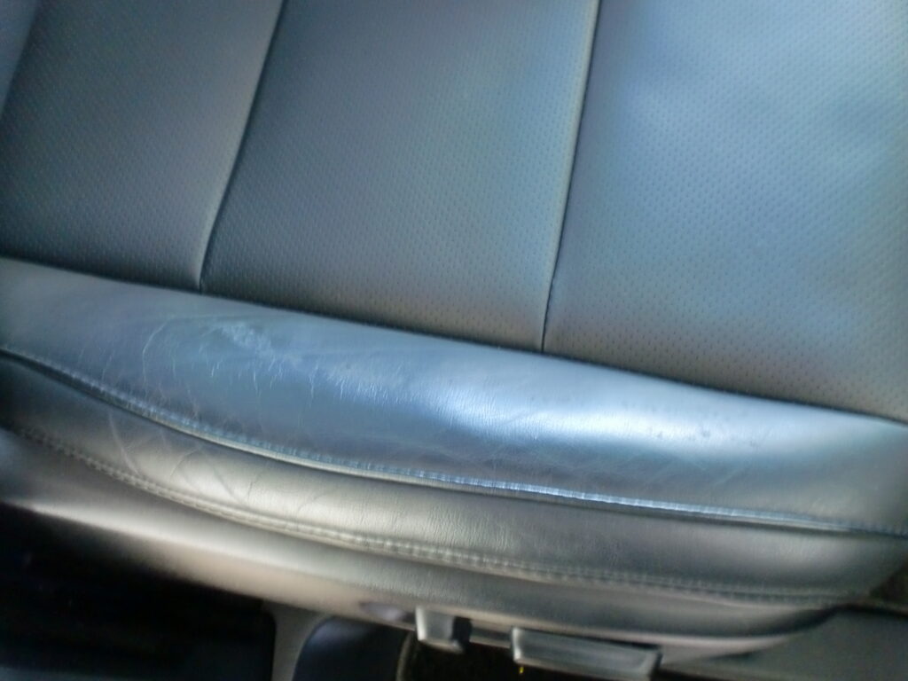 福生市　レザーシート擦れ傷修理