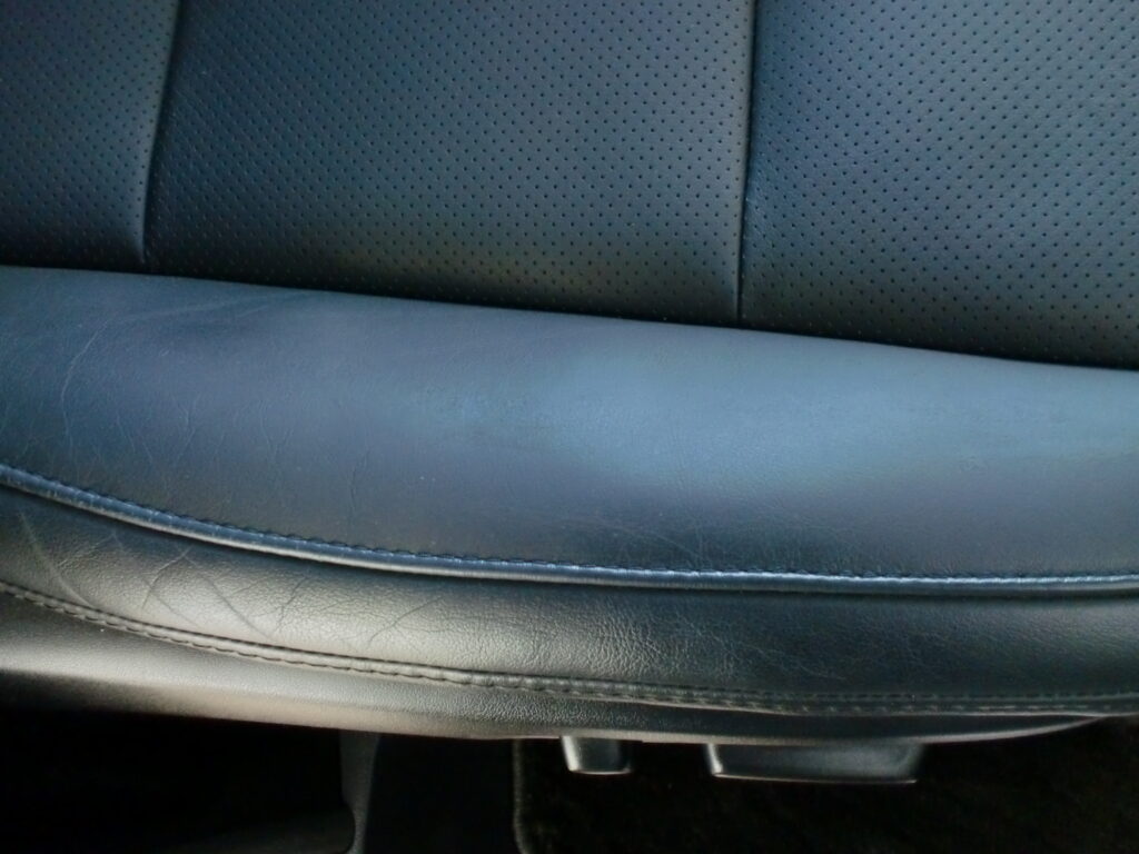 福生市　レザーシート擦れ傷修理