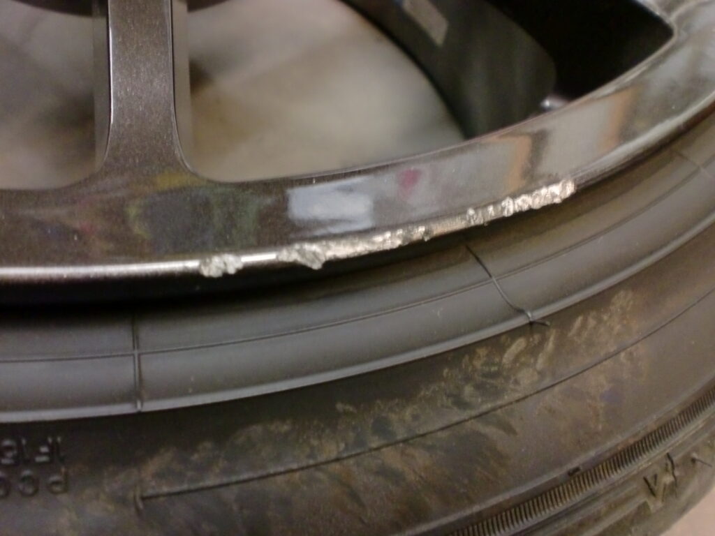 東久留米市　ブラックパール塗装ホイール傷修理