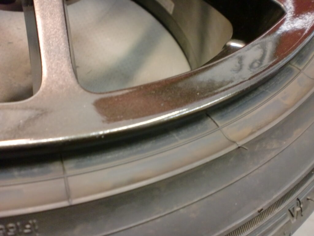 東久留米市　ブラックパール塗装ホイール傷修理