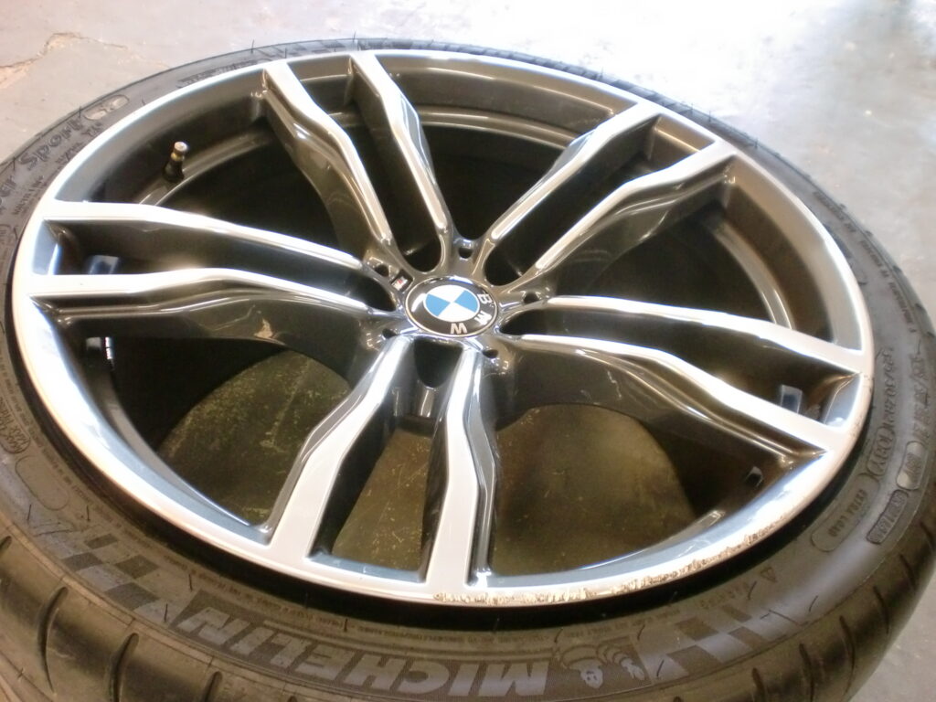 福生市　BMWポリッシュホイール傷修理