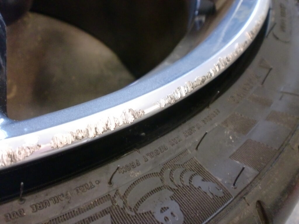 福生市　BMWポリッシュホイール傷修理