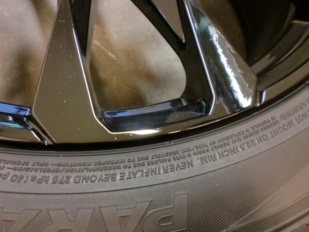 八王子市 ブラック塗装ホイール傷修理