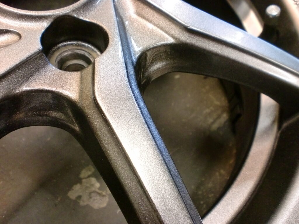 昭島市 シルバー塗装ホイール傷修理