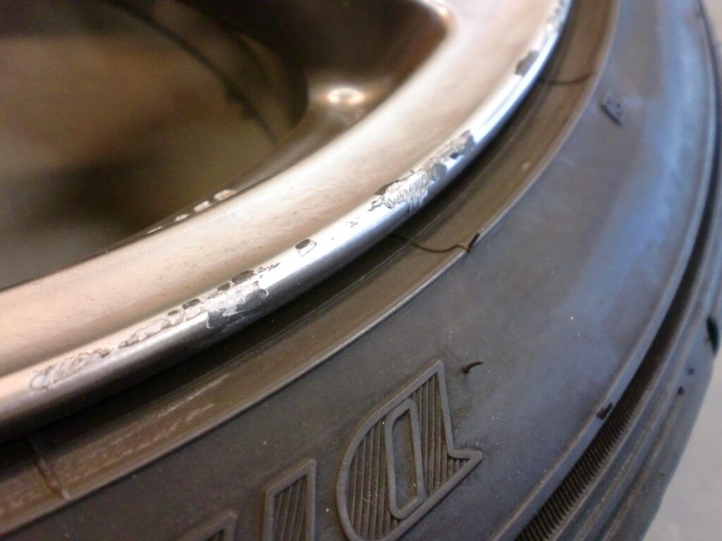 あきる野市　ハイパーシルバーホイール傷修理