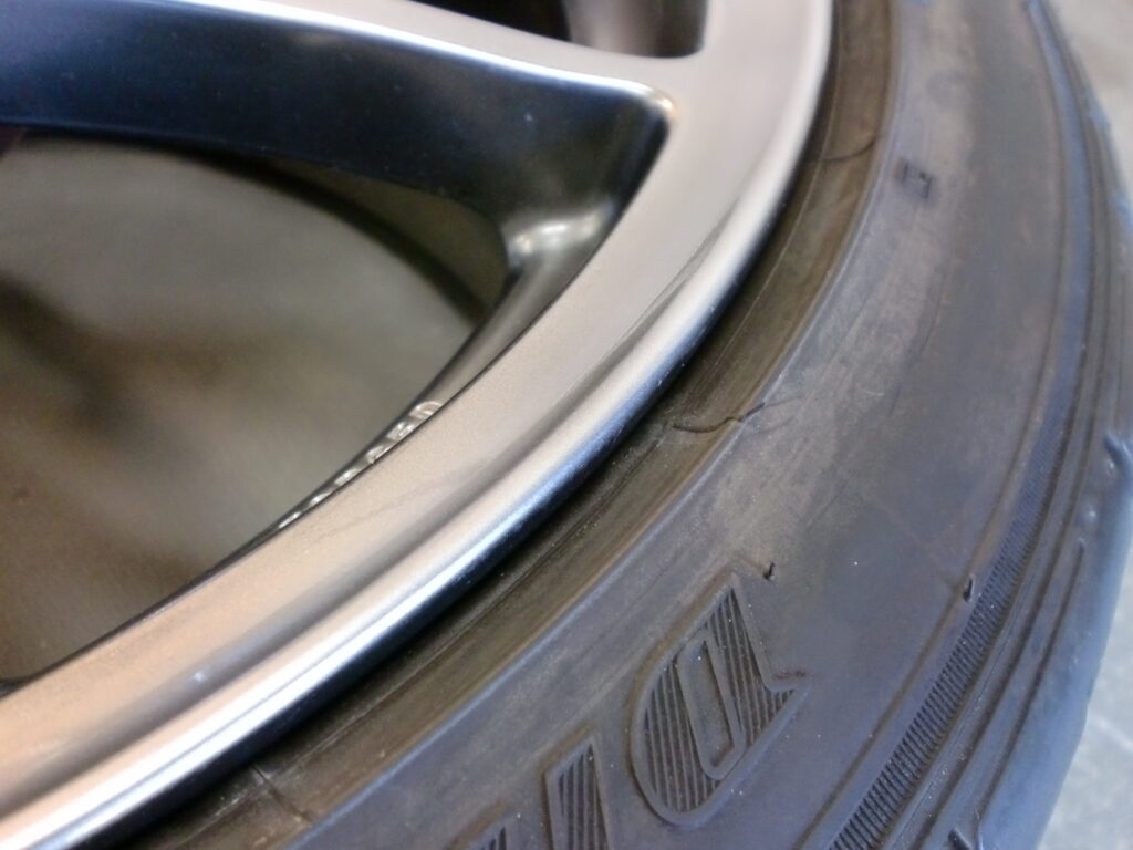 あきる野市　ハイパーシルバーホイール傷修理