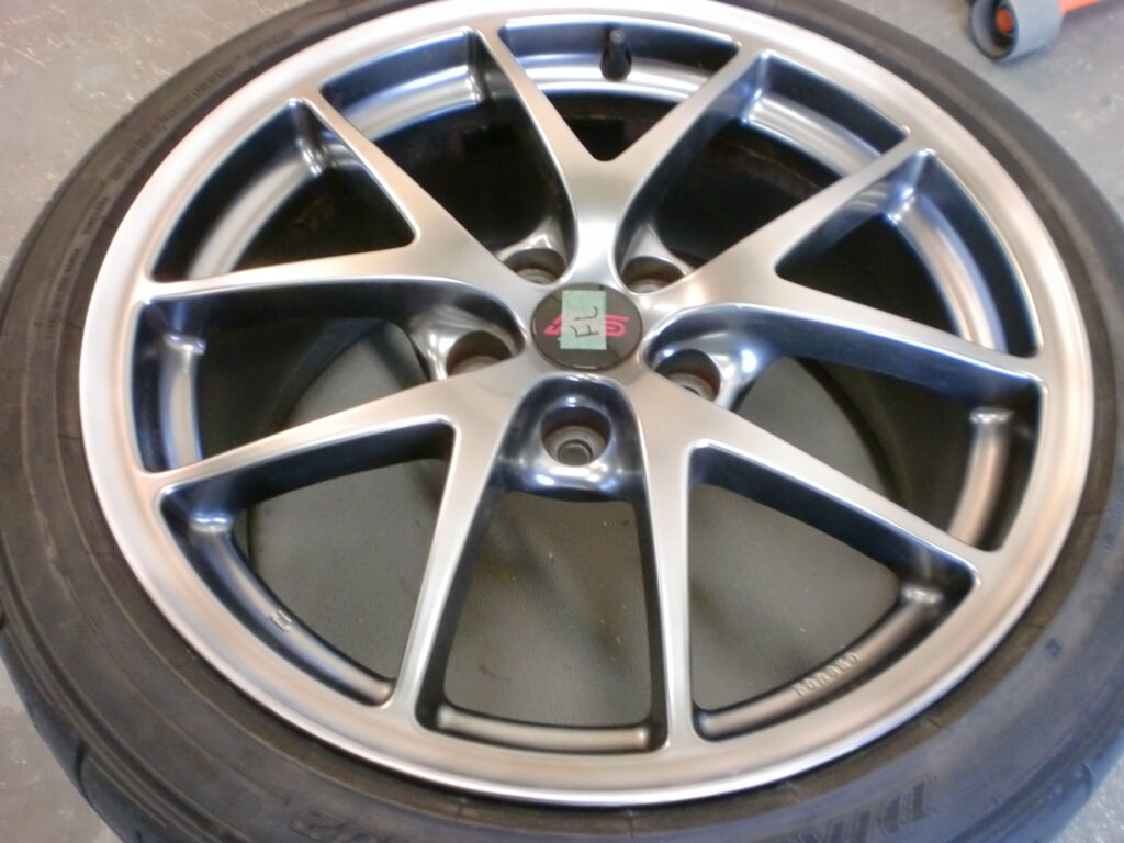 あきる野市　ハイパーシルバーホイール傷修理