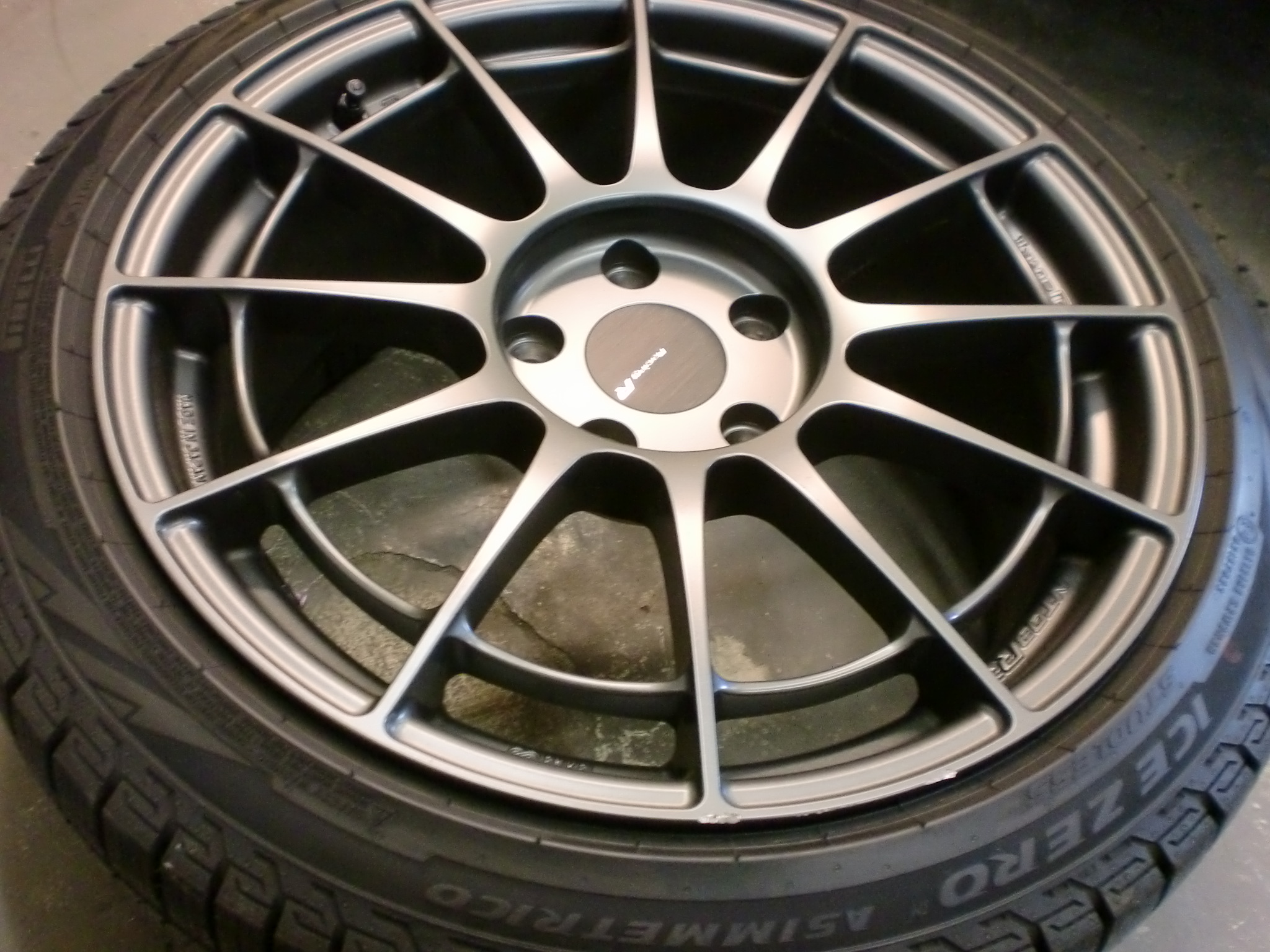 八王子市　ガンメタ塗装ホイール傷修理