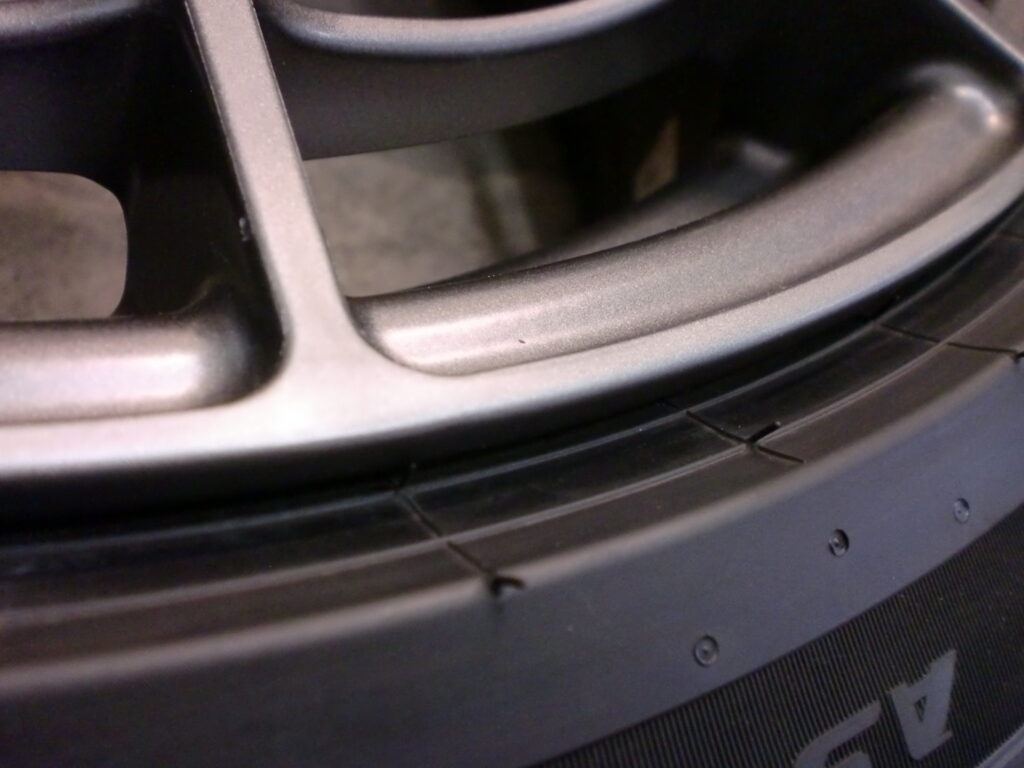 八王子市　ガンメタ塗装ホイール傷修理