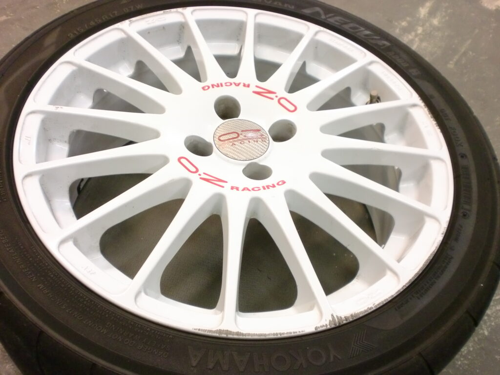 羽村市　ホワイト塗装ホイール傷修理