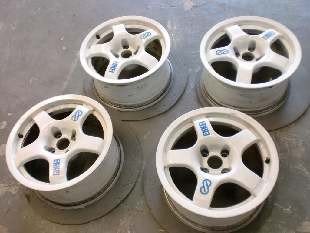 福生市　ホワイト塗装ホイール再塗装