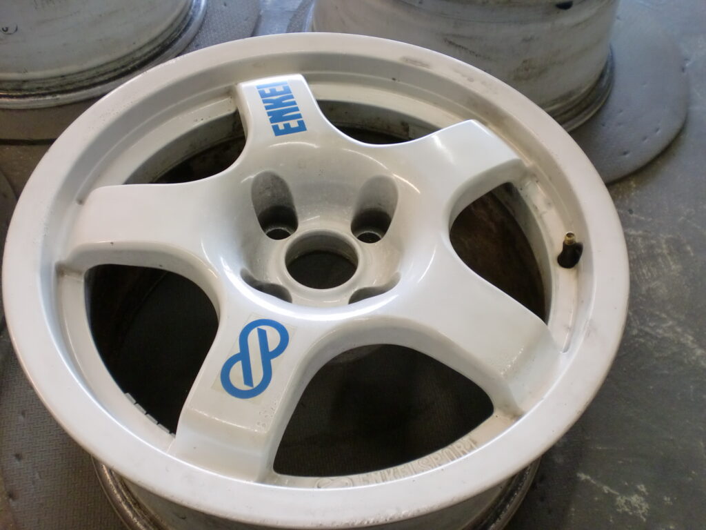 福生市　ホワイト塗装ホイール再塗装