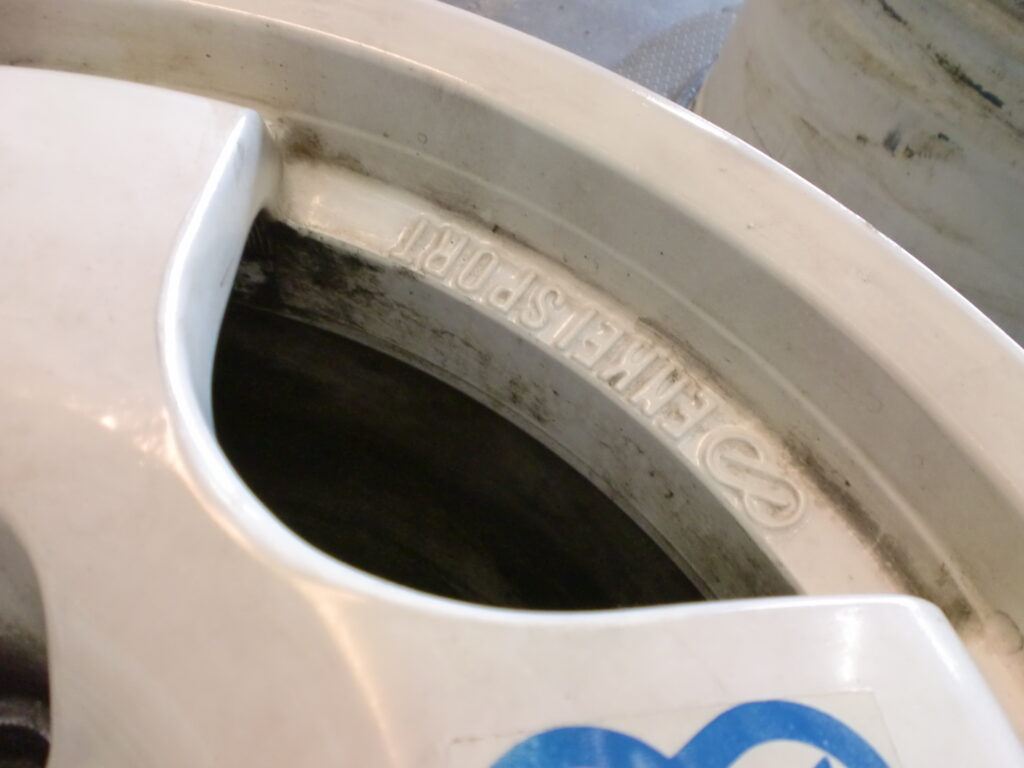 福生市　ホワイト塗装ホイール再塗装