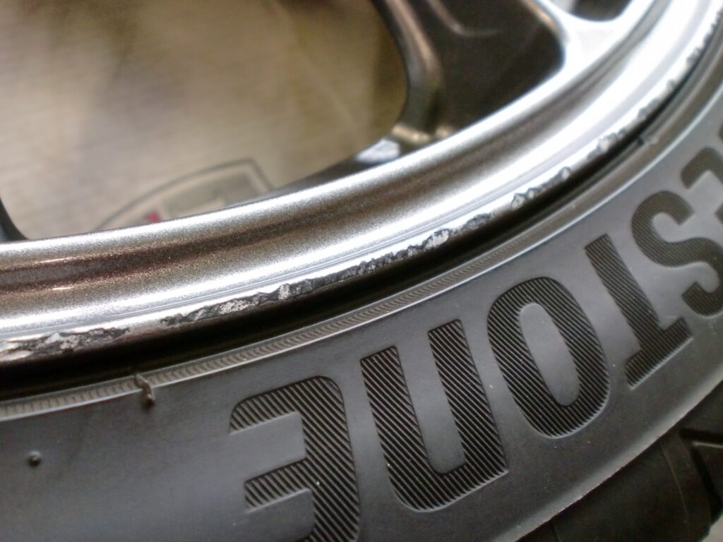 八王子市　ガンメタ塗装ホイール傷修理