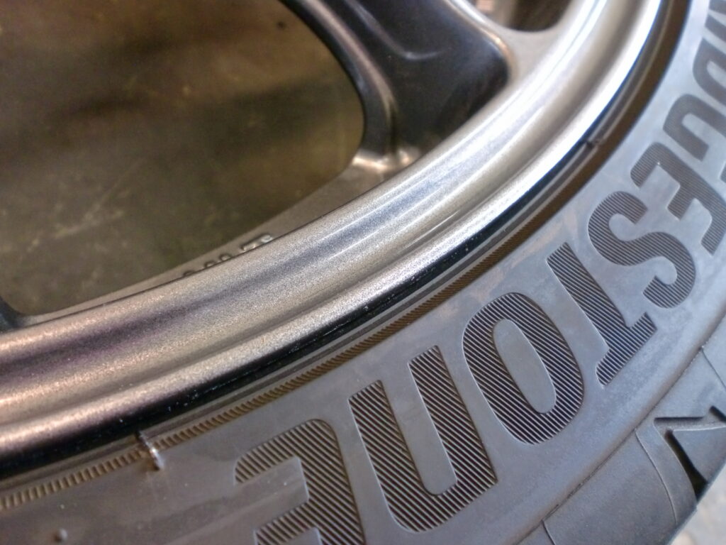 八王子市　ガンメタ塗装ホイール傷修理