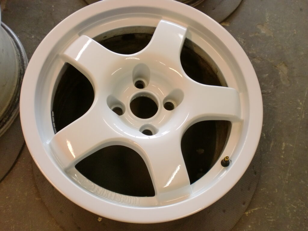 福生市　ホワイト塗装ホイール再塗装