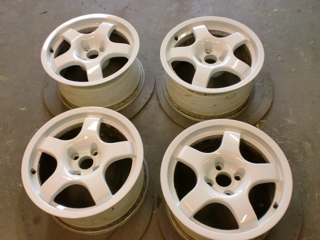 福生市　ホワイト塗装ホイール再塗装