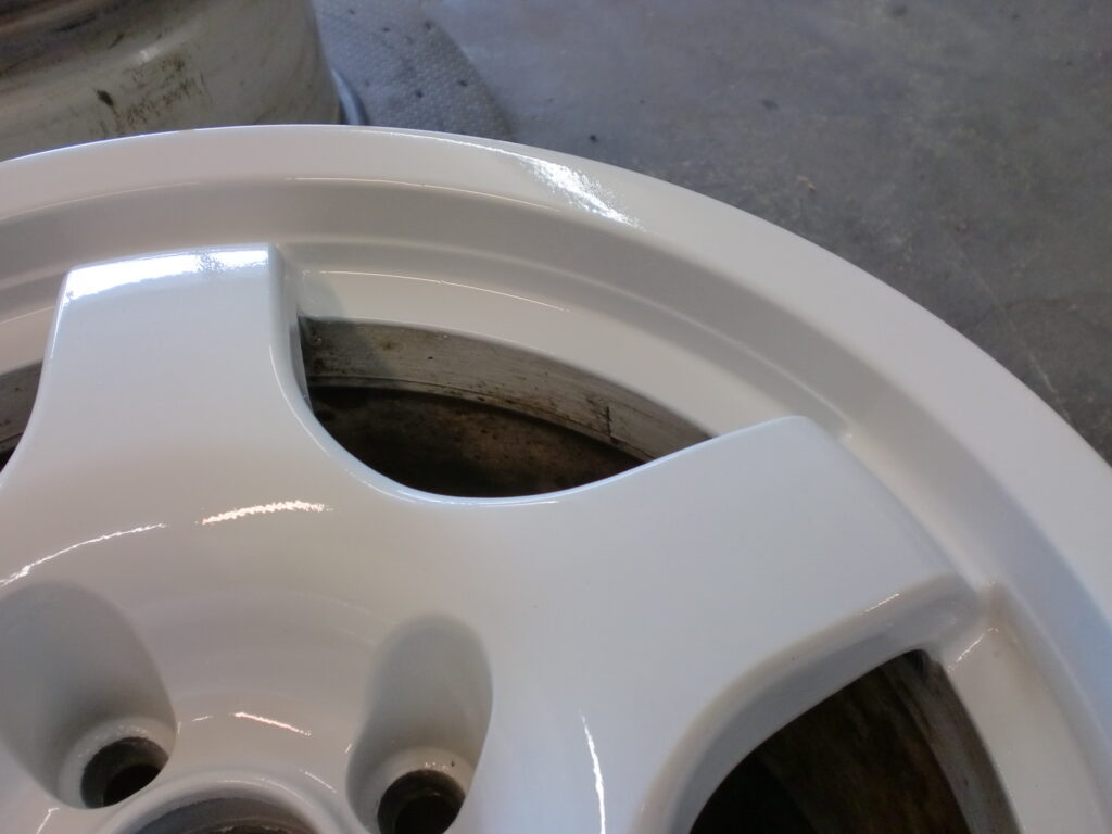 福生市　ホワイト塗装ホイール再塗装