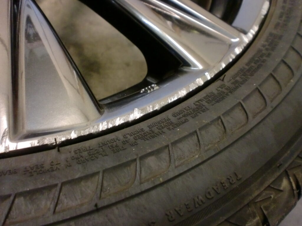 青梅市　ハイパーシルバーホイール傷修理