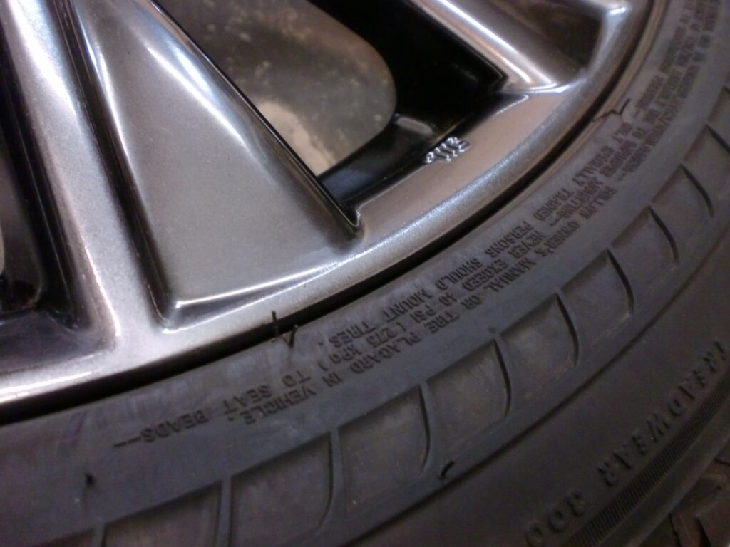 青梅市　ハイパーシルバーホイール傷修理