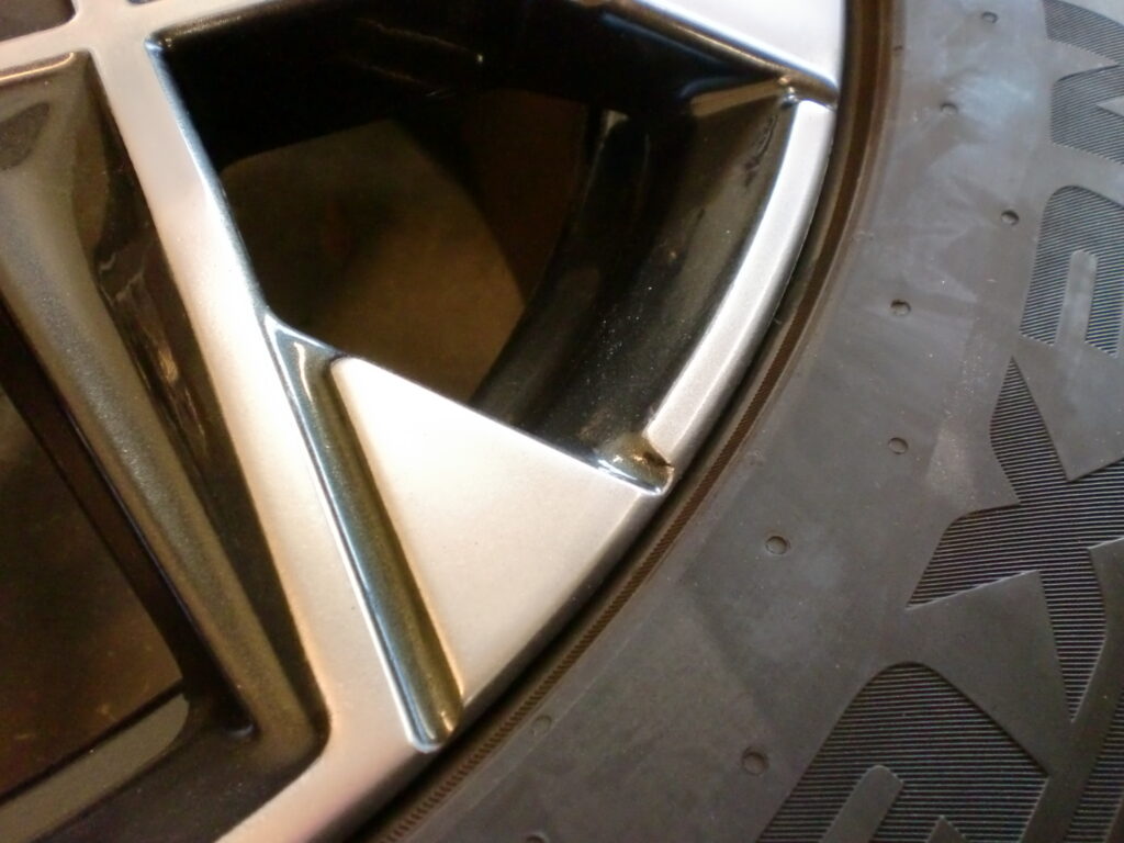 あきる野市　BMWポリッシュホイール傷修理