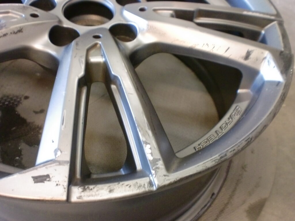 八王子市　マットガンメタホイール傷修理