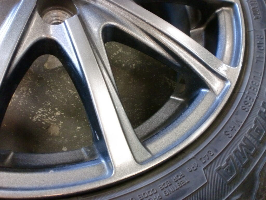 あきる野市 シルバー塗装ホイール傷修理