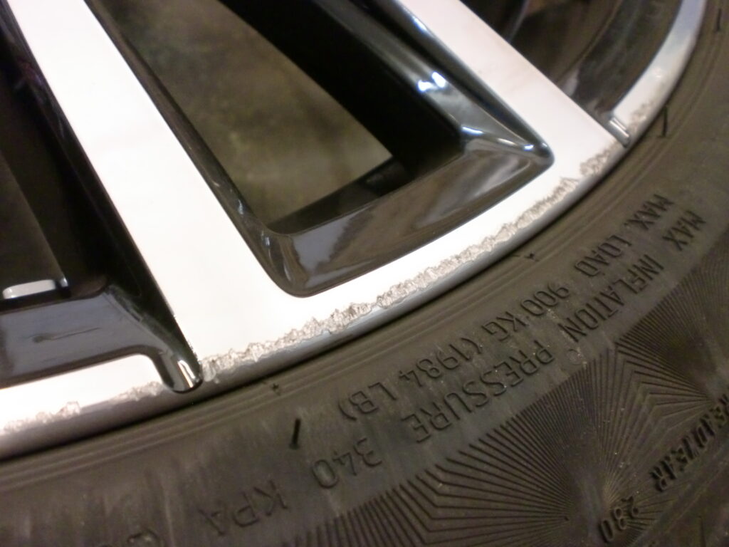 小平市 BMWポリッシュホイール傷修理