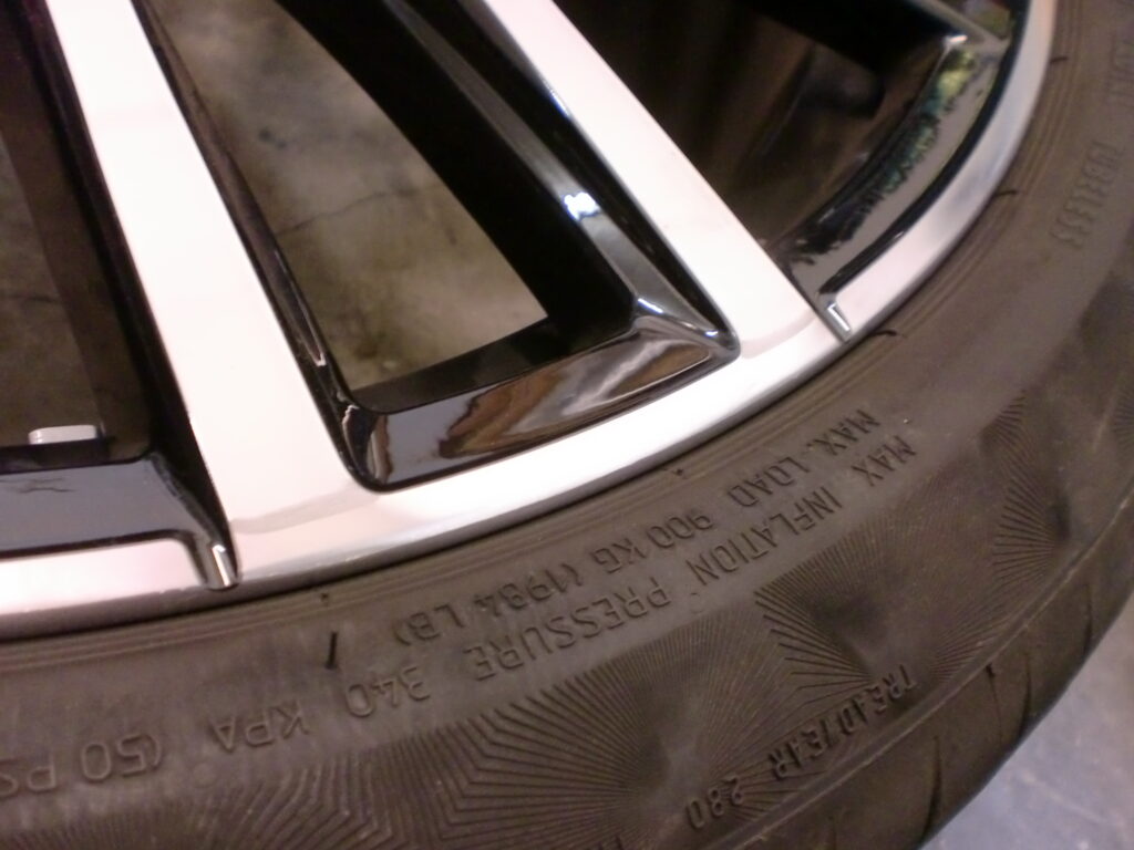 小平市 BMWポリッシュホイール傷修理