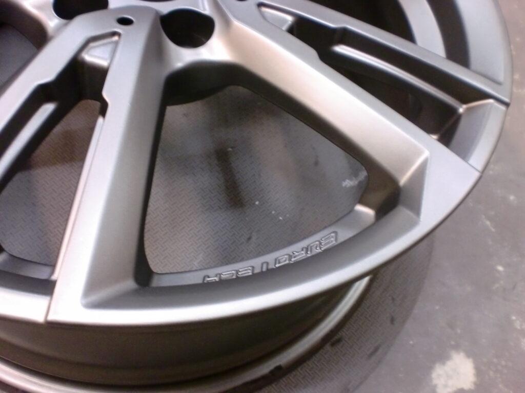 八王子市　マットガンメタホイール傷修理