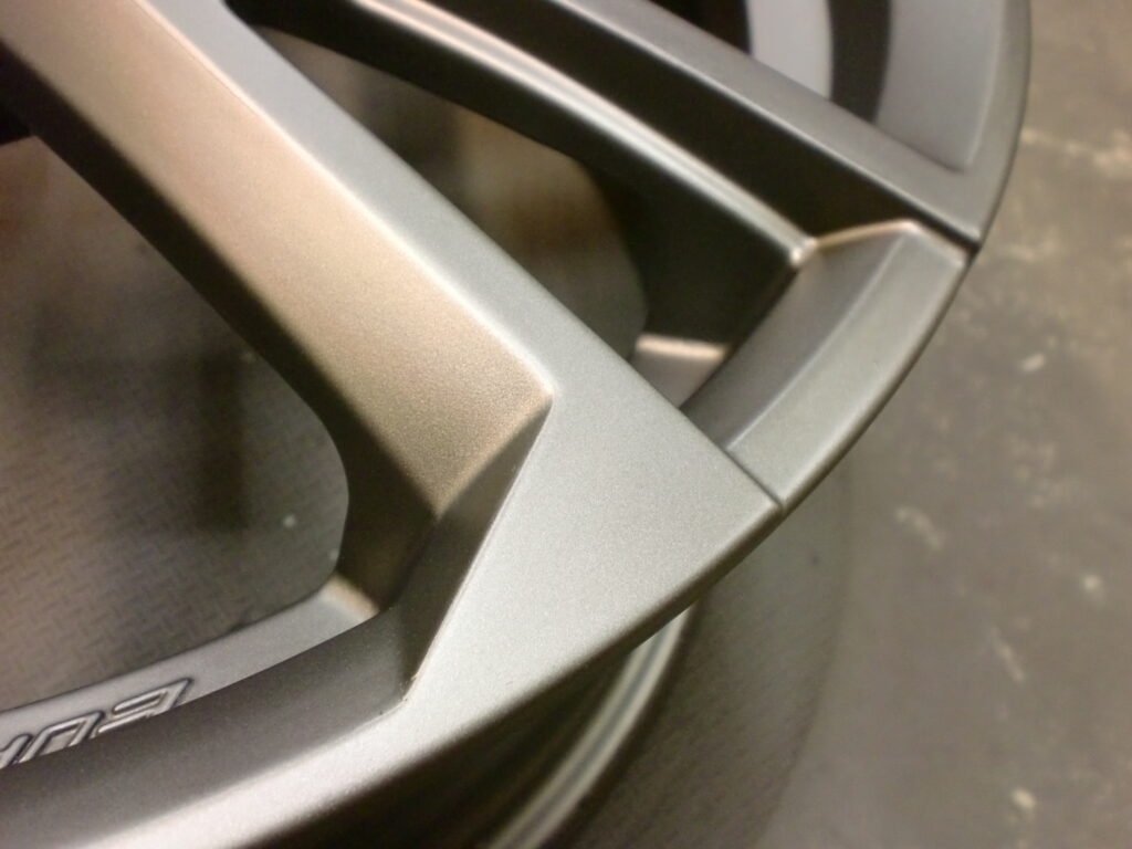 八王子市　マットガンメタホイール傷修理