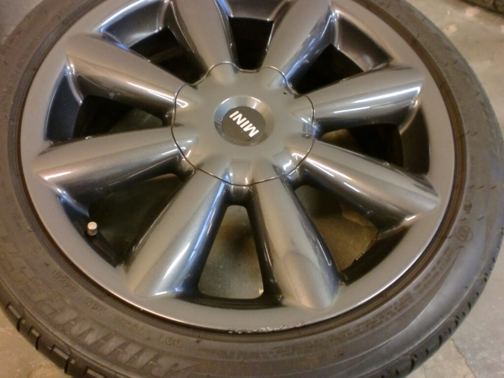 飯能市 ガンメタ塗装ホイール傷修理