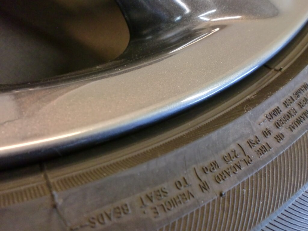 飯能市 ガンメタ塗装ホイール傷修理