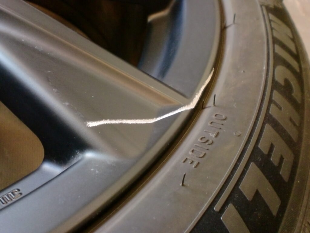 所沢市　マットブラックホイール傷修理