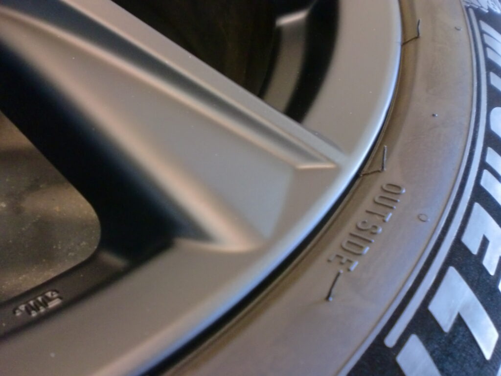 所沢市　マットブラックホイール傷修理