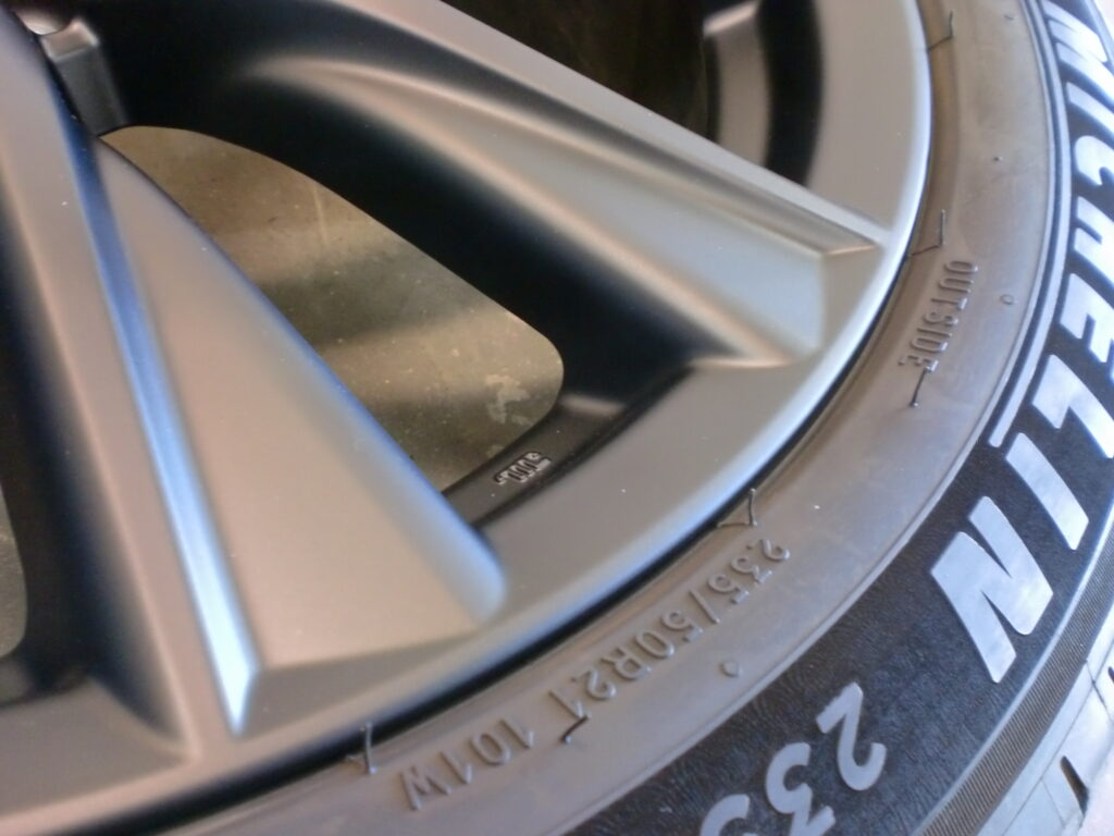 所沢市　マットブラックホイール傷修理