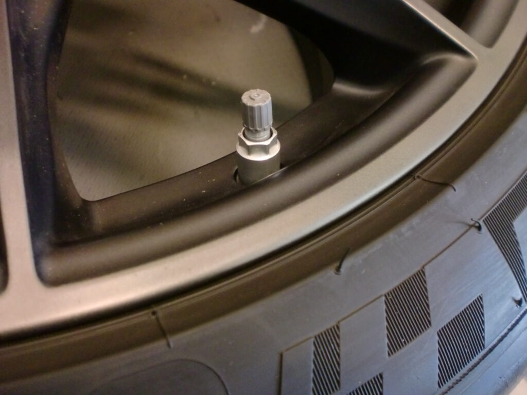 青梅市　マットガンメタホイール傷修理