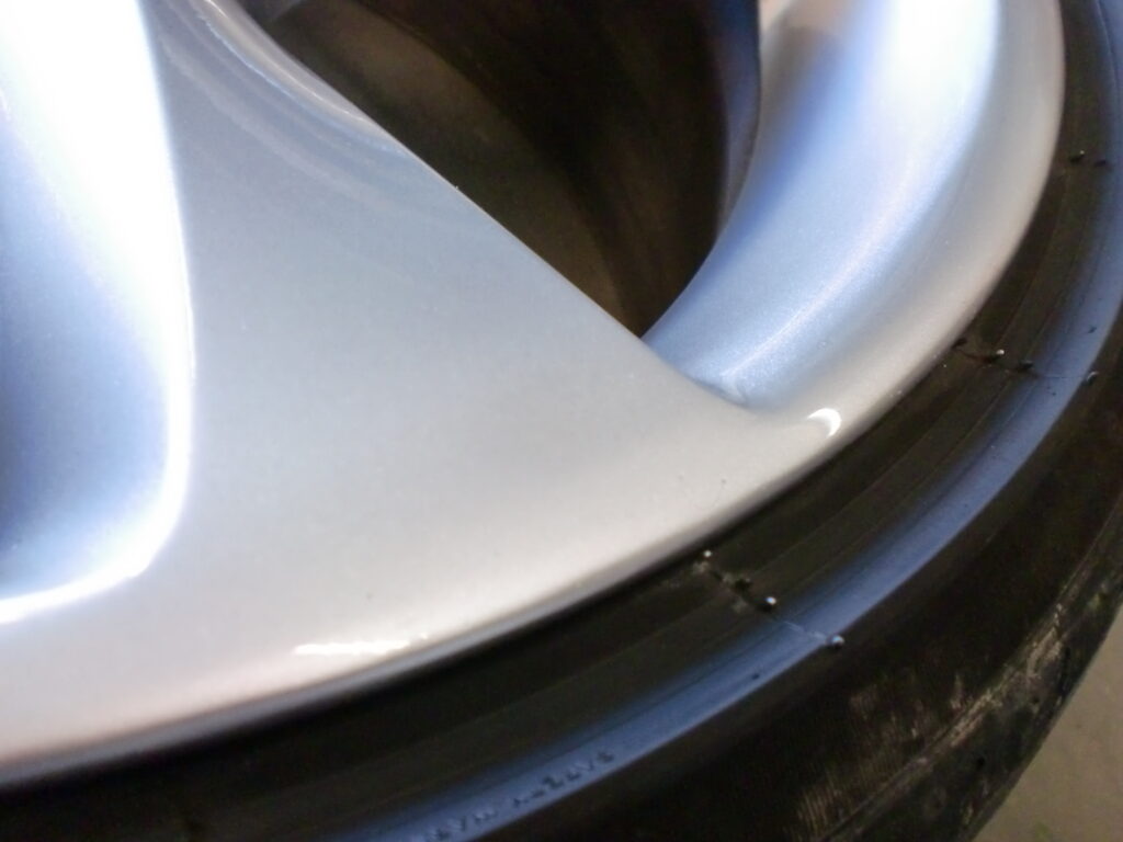 昭島市　シルバー塗装ホイール傷修理