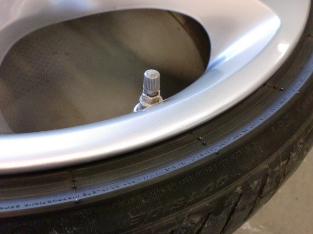 昭島市　シルバー塗装ホイール傷修理