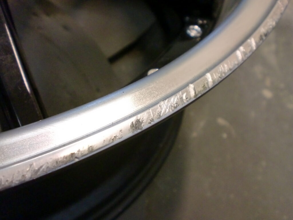 青梅市　ポリッシュホイール傷修理