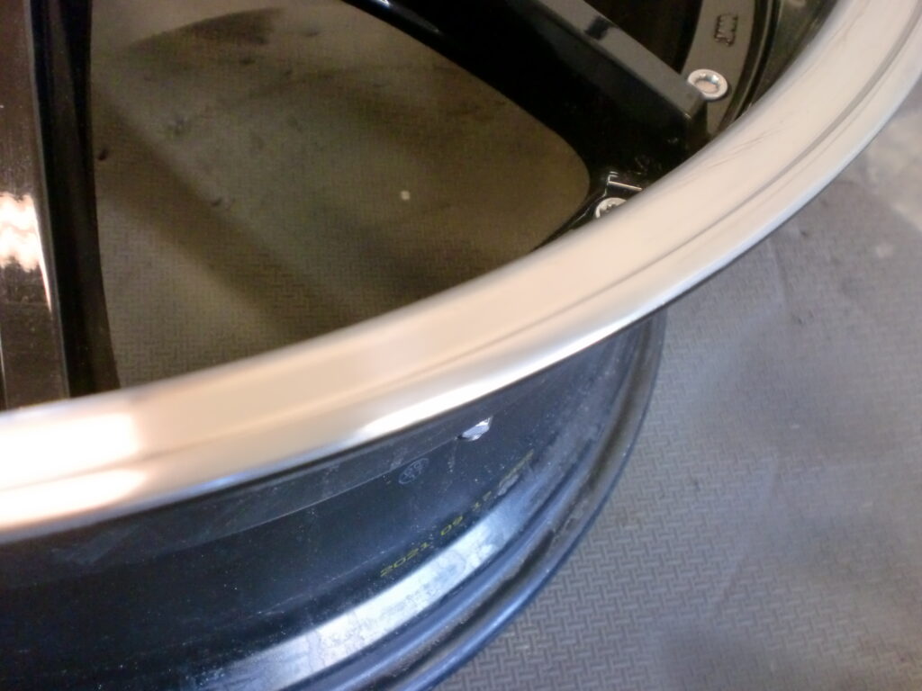 青梅市　ポリッシュホイール傷修理