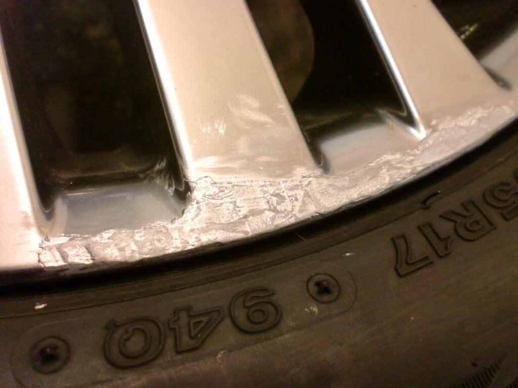 日野市　ハイパーシルバーホイール傷修理