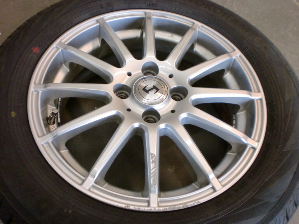 昭島市　シルバー塗装ホイール傷修理
