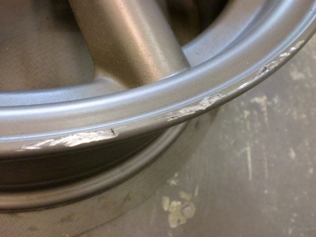 小平市　ワタナベガンメタホイール傷修理