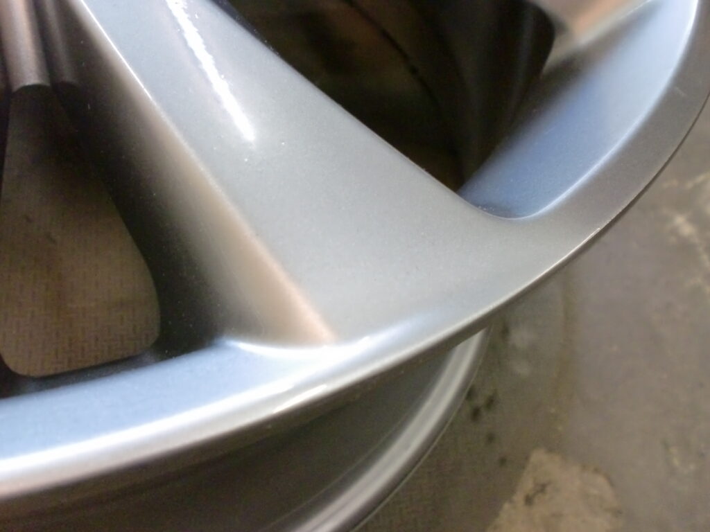 小平市 シルバー塗装ホイール傷修理