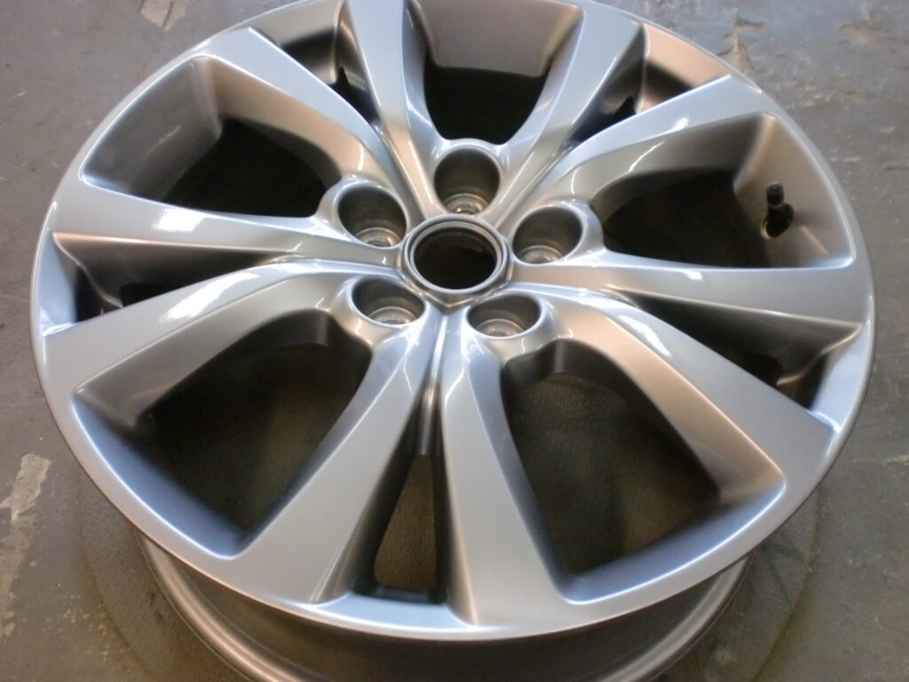 小平市 シルバー塗装ホイール傷修理